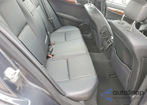 2010 Mercedes-Benz C 300 из США, поврежденный, VIN WDDGF5EB0AR088569